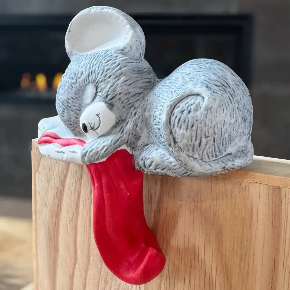 1987 Vintage Mouse Stocking Holder, House of Lloyd Christmas Around the World
